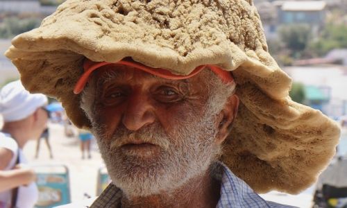 Zdjęcie GRECJA / Pserimos / Pserimos / Wyspa Pserimos. Sprzedawca gąbek.