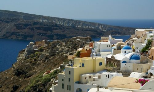 Zdjęcie GRECJA / Santorini / Oia / Widok na fortecę i miasto