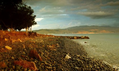 Zdjecie GRECJA / Kreta zach. / Tavronitis / Wzdu kamienistej play  