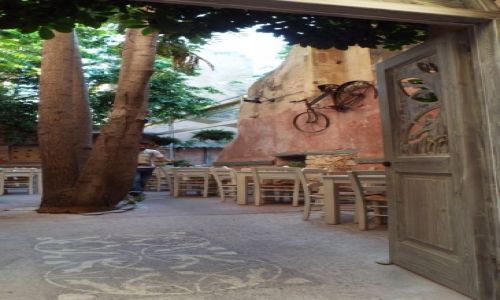 Zdjecie GRECJA / Kreta / Chania / za drzwiami