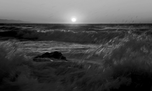 Zdjcie GRECJA / Korfu / Logas Beach / Soneczko na fali (b/w)