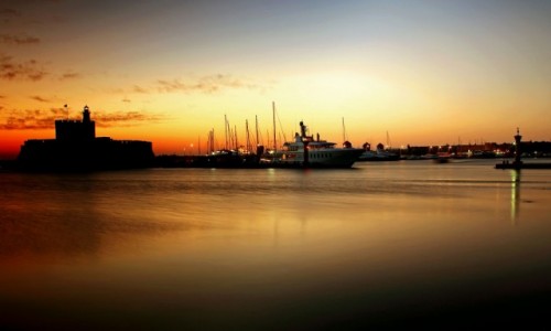 Zdj�cie GRECJA / Rodos / Port rybacki Mandraki /  Port rybacki