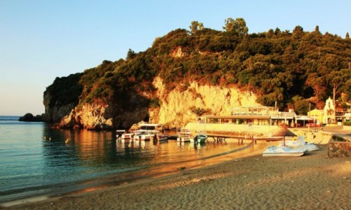Zdjcie GRECJA / Korfu / Paleokastritsa / Klif w porannym socu