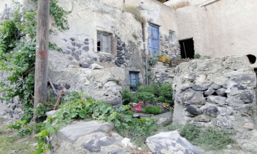 GRECJA / Santorini / Mesa Gonia / Opuszczona wioska.