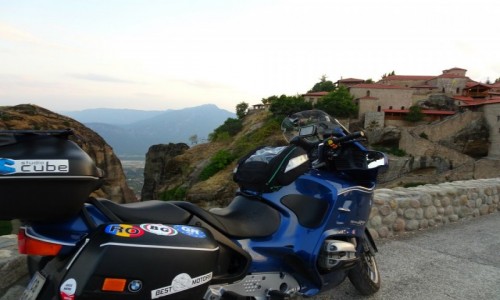 Zdjecie GRECJA / Bakany / Meteora / Motocykl na tle Meteorw