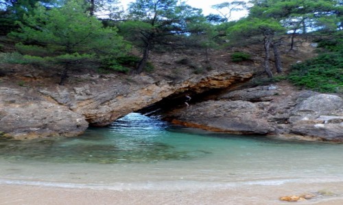 Zdjcie GRECJA / Thassos / Limenaria / Dziura dziurze nierwna