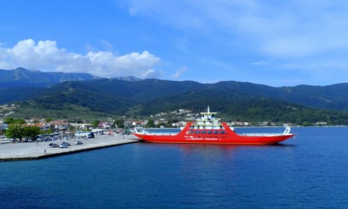 Zdjecie GRECJA / Thassos / Limenas / Prom na tle bkitw