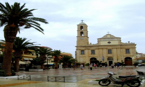 GRECJA / Kreta Zachodnia / Chania / Katedra Marii Panny po deszczu