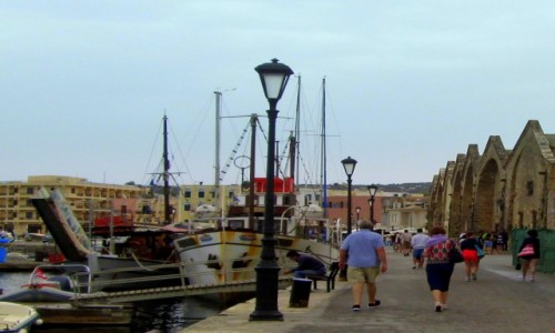GRECJA / Kreta Zachodnia / Chania / Po prawej arsenay