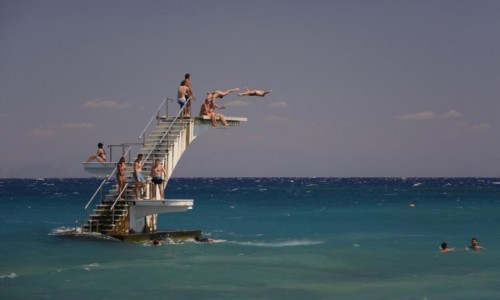 Zdjecie GRECJA / Rodos / plaa Elli Beach w stolicy wyspy / zawieszenie
