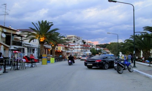 Zdjcie GRECJA / Thassos / Limenaria / Ulica o zmroku