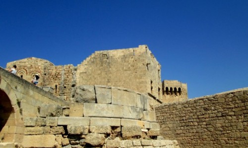 Zdjęcie GRECJA / Rodos / Lindos / Resztki murów akropolu w Lindos