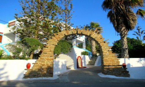 Zdjcie GRECJA / Karpathos / Arkasa / Wejcie w greckim stylu