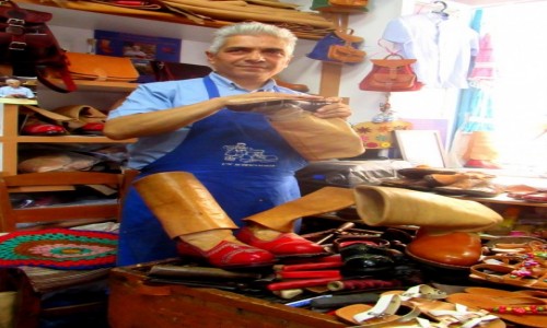 Zdjecie GRECJA / Karpathos / Olympos / Karpathoskie buty na cae ycie