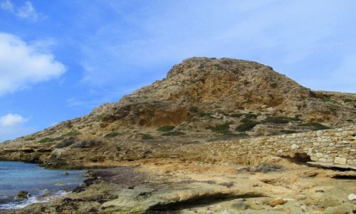 Zdjecie GRECJA / Karpathos / Arkasa / Mury gry i chmury