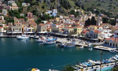 Zdjcie GRECJA / Archipelag Dodekanez / Wyspa Simi - Gialos / domki w porcie