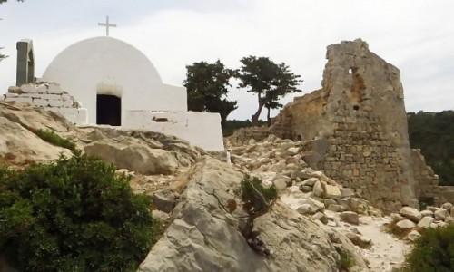 Zdjcie GRECJA / Archipelag Dodekanez / Wyspa Rodos / Monolithos kaplica w. Pantelejmona i w, Jerzego