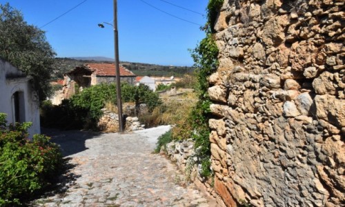 Zdjcie GRECJA / Kreta / Kefalos / Idc uliczkami Kefalos