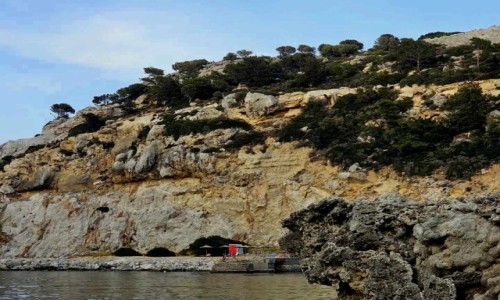 Zdjcie GRECJA / Rodos / okolice Faliraki / Klif w Zatoce Anthonego Quinna