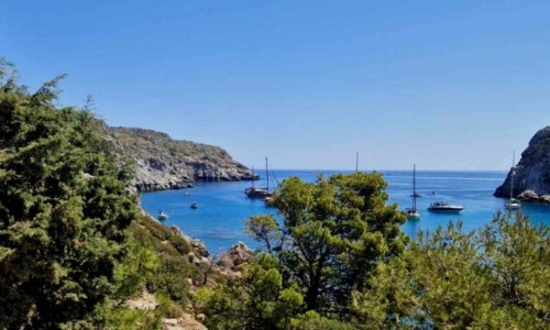 Zdj�cie GRECJA / Rodos / Zatoka Anthonego Quinna / A w zatoce ruch