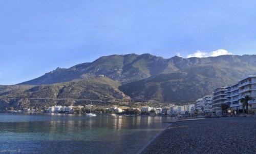 Zdjecie GRECJA / Zatoka Koryncka. / Lautraki. / Lautraki - plaża i pasmo górskie Geraneia..
