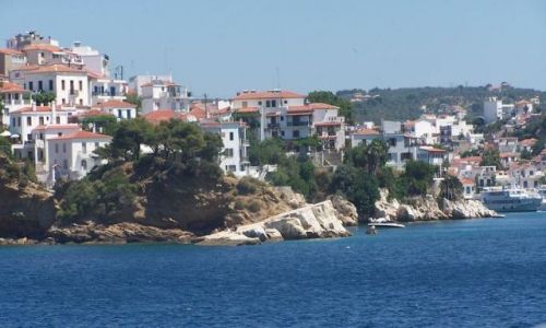 Zdjecie GRECJA / Riwiera Olimpijska / Skiathos / Wkraczamy do miasta.