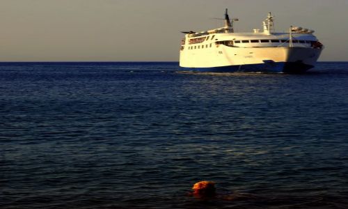Zdjecie GRECJA / Rodos / Rodos /  w porcie kapiel