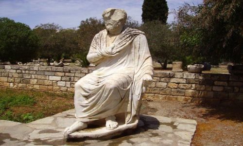 Zdjęcie GRECJA / Kreta / Gortyna / rzeżba przy ruinach w Gortynie
