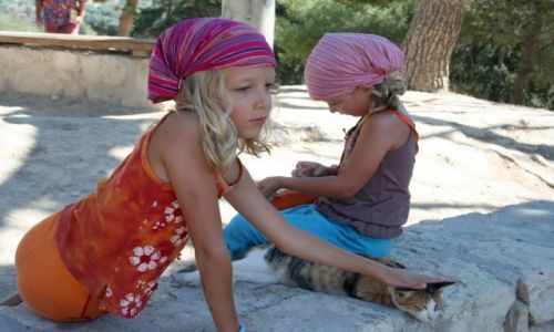 Zdjęcie GRECJA / Kreta / Knossos / Ladies & cat