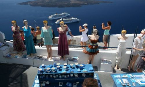 Zdjęcie GRECJA / Cyklady, Santorini / Fira / Turystki :-)