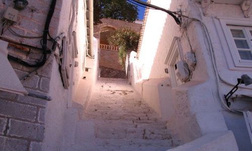 Zdjęcie GRECJA / Nomarchia Pireus - region Attyka / Wyspy Sarońskie  / schodki