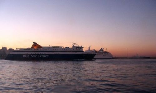 Zdjecie GRECJA / Attyka / Pireus /  wit w porcie