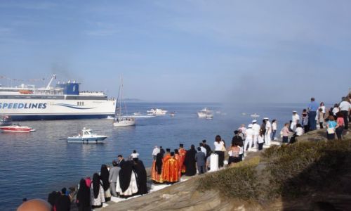 Zdjecie GRECJA / Morze Egejskie / Wyspa Sifnos (Cyklady) / w oczekiwanie na przybycie ikony...