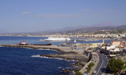 Zdjcie GRECJA / wyspa Kreta / miasteczko Rethymno / widok na zatoke i port w Rethymno