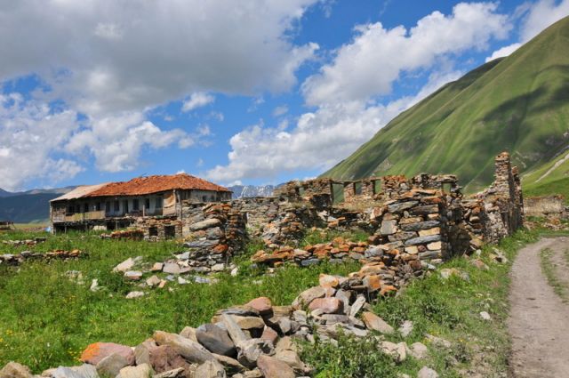 Zdjęcia: Ketrisi, Mccheta - Mtianetia, Znaki czasu, GRUZJA Zdjęcia: Ketrisi, Mccheta - Mtianetia, Znaki czasu, GRUZJA