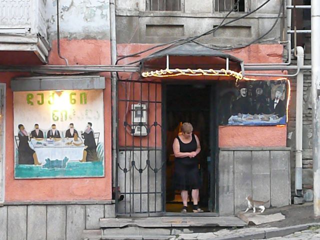 Zdjęcia: ulica, Tbilisi, malowane sklepy 1, GRUZJA Zdjęcia: ulica, Tbilisi, malowane sklepy 1, GRUZJA