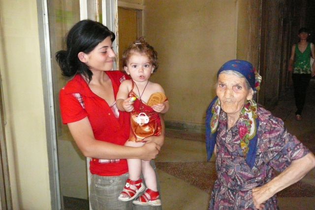 Zdjęcia: obóz uchodźców, Tbilisi, W oczekiwaniu, GRUZJA Zdjęcia: obóz uchodźców, Tbilisi, W oczekiwaniu, GRUZJA