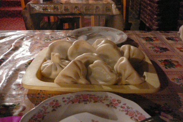 Zdjęcia: restauracja, Tbilisi, Poczęstunek na obiad , GRUZJA Zdjęcia: restauracja, Tbilisi, Poczęstunek na obiad , GRUZJA