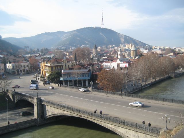 Zdjęcia: Tbilisi, Widok na stare miasto spod pomnika Wachtanga III, GRUZJA Zdjęcia: Tbilisi, Widok na stare miasto spod pomnika Wachtanga III, GRUZJA