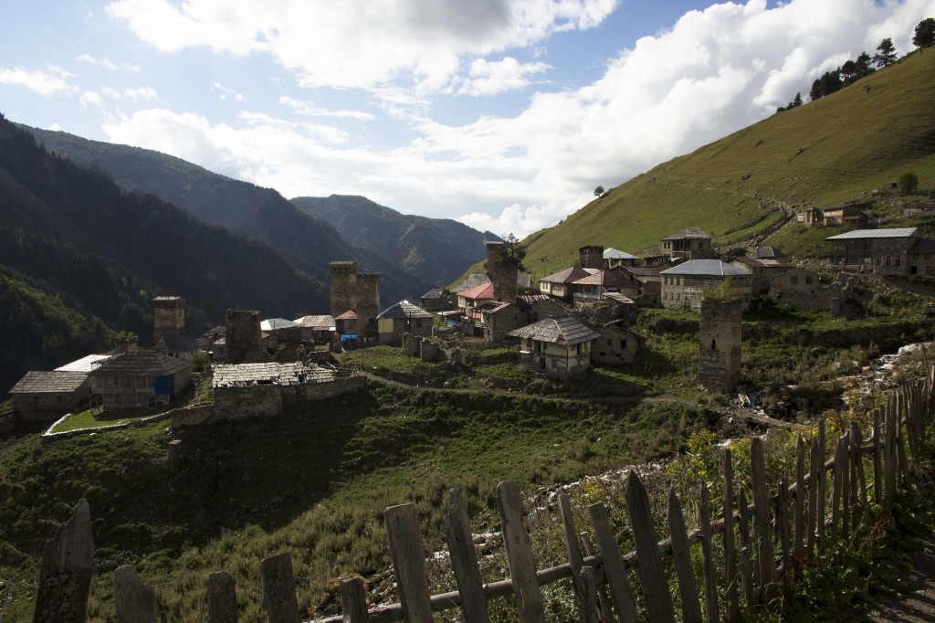 Zdjęcia: Adisha, Svanetia, Konkurs - Zaginiona wioska w górach Svaneti, GRUZJA Zdjęcia: Adisha, Svanetia, Konkurs - Zaginiona wioska w górach Svaneti, GRUZJA