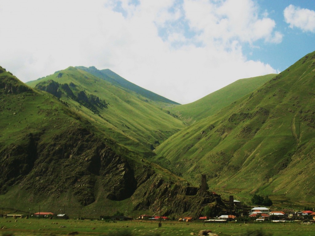 Zdjęcia: Kazbegi, Wysoki Kaukaz, W drodze do Kazbegi, GRUZJA Zdjęcia: Kazbegi, Wysoki Kaukaz, W drodze do Kazbegi, GRUZJA