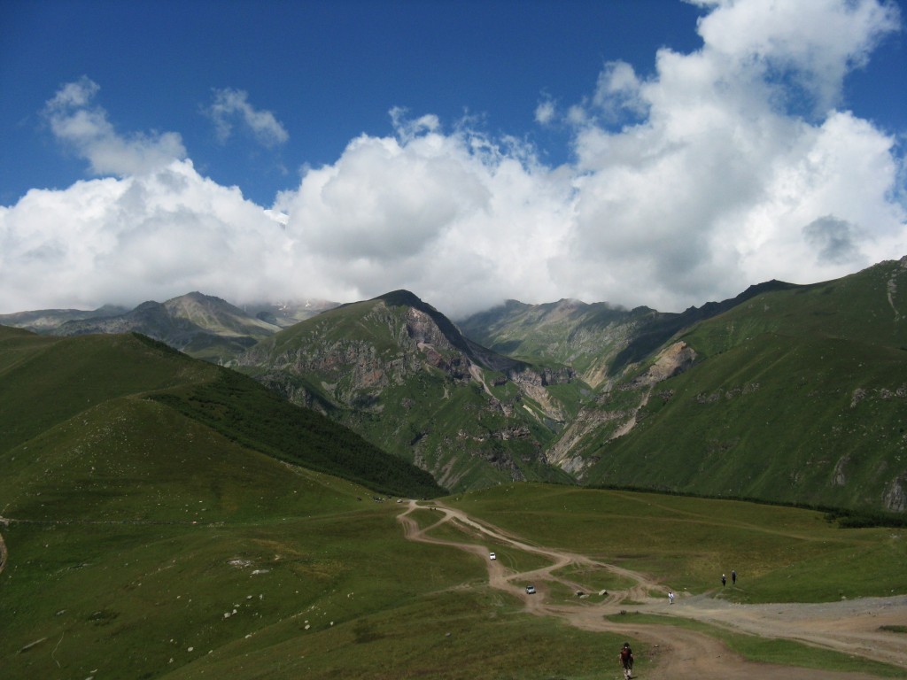 Zdjęcia: Kazbegi, Dolina rzeki Tergi, W tle Wysokiego Kaukazu, GRUZJA Zdjęcia: Kazbegi, Dolina rzeki Tergi, W tle Wysokiego Kaukazu, GRUZJA