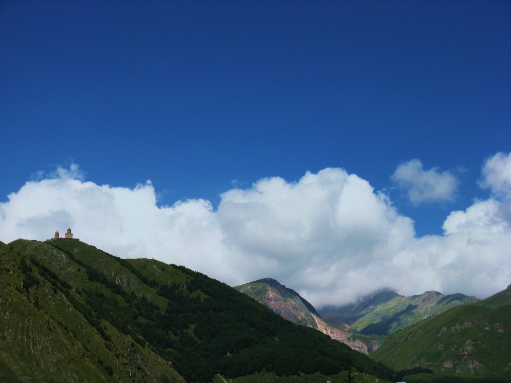 Zdjęcia: Kazbegi miasto, Chewi, Ten kościół to nasz cel, GRUZJA Zdjęcia: Kazbegi miasto, Chewi, Ten kościół to nasz cel, GRUZJA