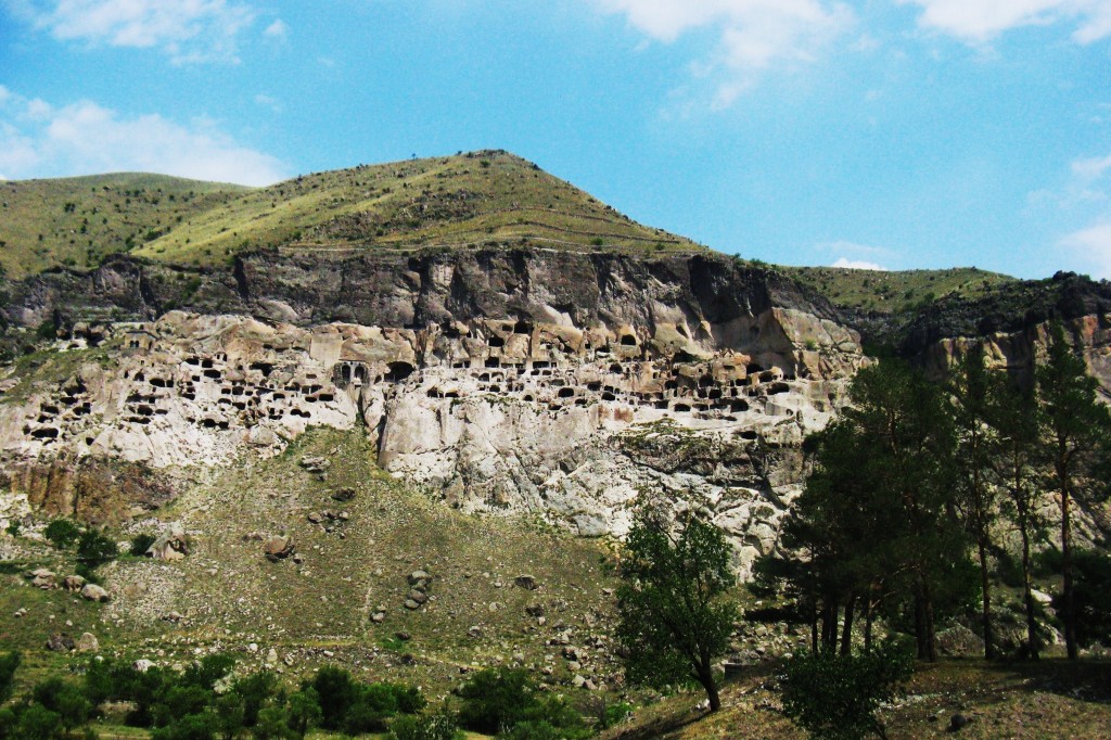 Zdjęcia: Vardzia, Tori, Skalne miasto na 19 kondygnacjach, GRUZJA Zdjęcia: Vardzia, Tori, Skalne miasto na 19 kondygnacjach, GRUZJA
