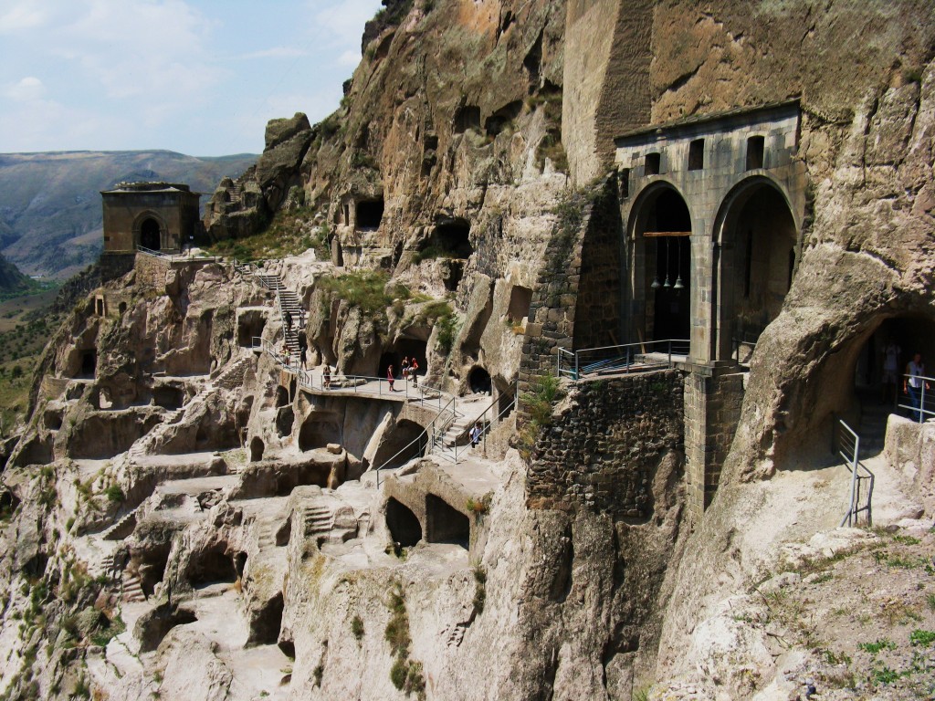 Zdjęcia: Vardzia, Tori, Skalne miasto na 19 kondygnacjach, GRUZJA Zdjęcia: Vardzia, Tori, Skalne miasto na 19 kondygnacjach, GRUZJA