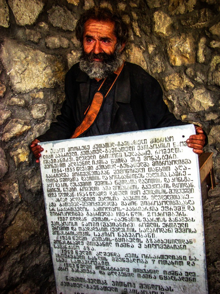 Zdjęcia: Monaster Motsameta, niedaleko Kutaisi, Żebrak, opowiadający o królu Dawidzie, GRUZJA Zdjęcia: Monaster Motsameta, niedaleko Kutaisi, Żebrak, opowiadający o królu Dawidzie, GRUZJA