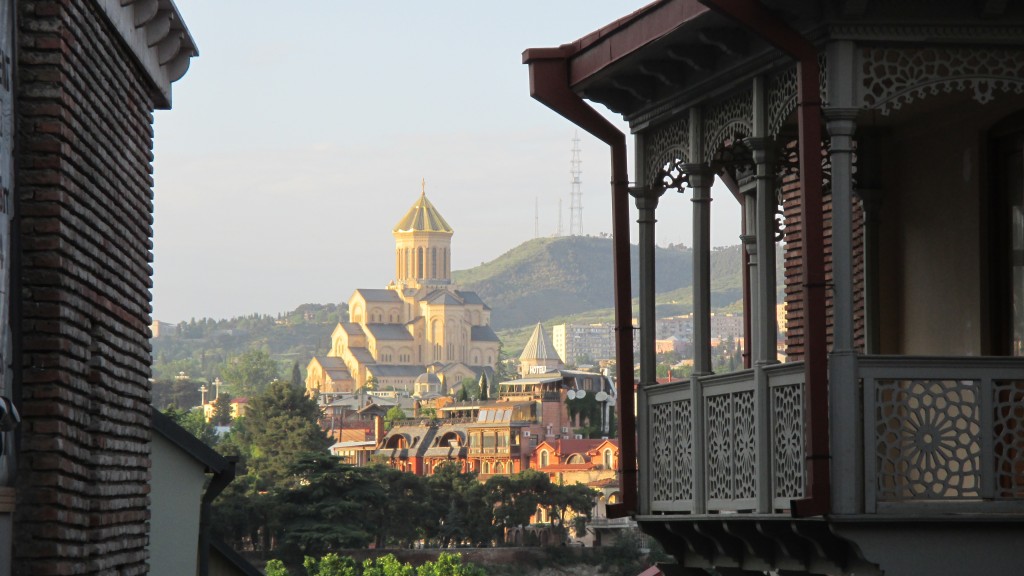 Zdjęcia: Centralny punkt starego miasta, Tbilisi, Święta Trójca o zachodzie, GRUZJA Zdjęcia: Centralny punkt starego miasta, Tbilisi, Święta Trójca o zachodzie, GRUZJA