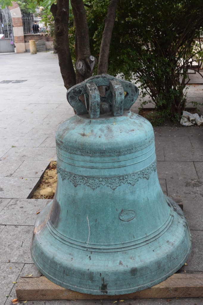 Zdjęcia: Batumi, Adżaria, Dzwon Zwolińskiego w kościele św Mikołaja, GRUZJA Zdjęcia: Batumi, Adżaria, Dzwon Zwolińskiego w kościele św Mikołaja, GRUZJA