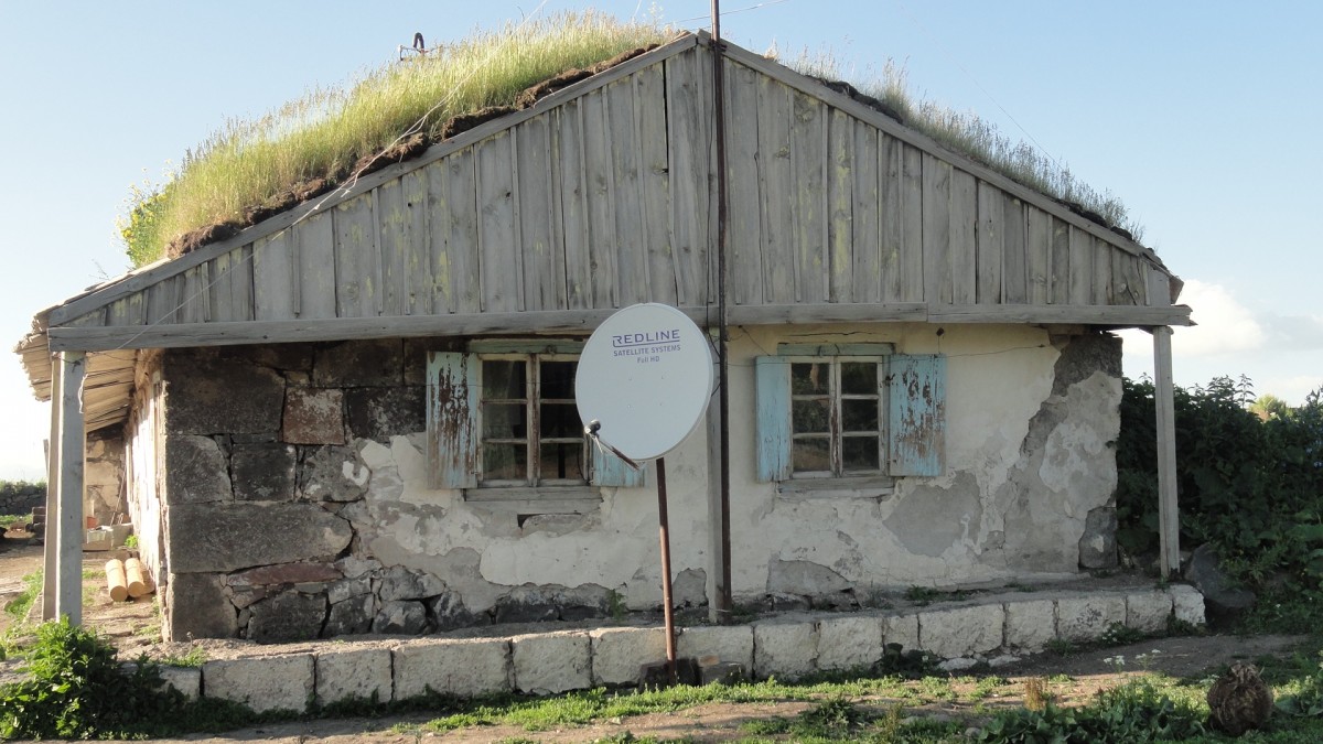 Zdjęcia: GORELOVKA, OKOL NINOTSMINDA, DOM DUCHOBORCOW, GRUZJA Zdjęcia: GORELOVKA, OKOL NINOTSMINDA, DOM DUCHOBORCOW, GRUZJA