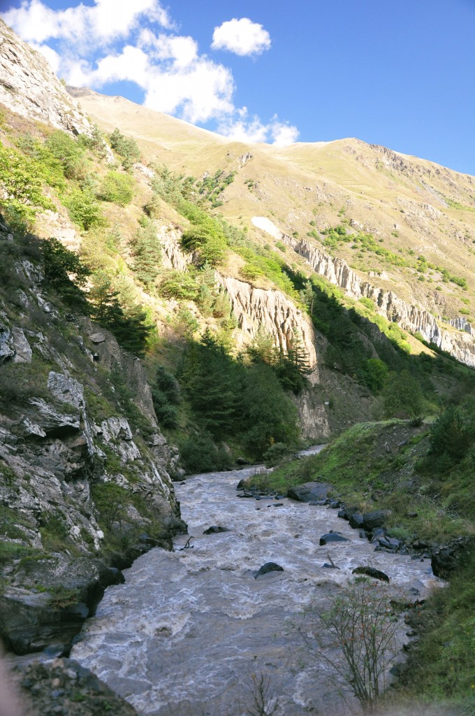 Zdjęcia: Mutso, Mccheta - Mtianeti, W drodze do Mutso, GRUZJA Zdjęcia: Mutso, Mccheta - Mtianeti, W drodze do Mutso, GRUZJA